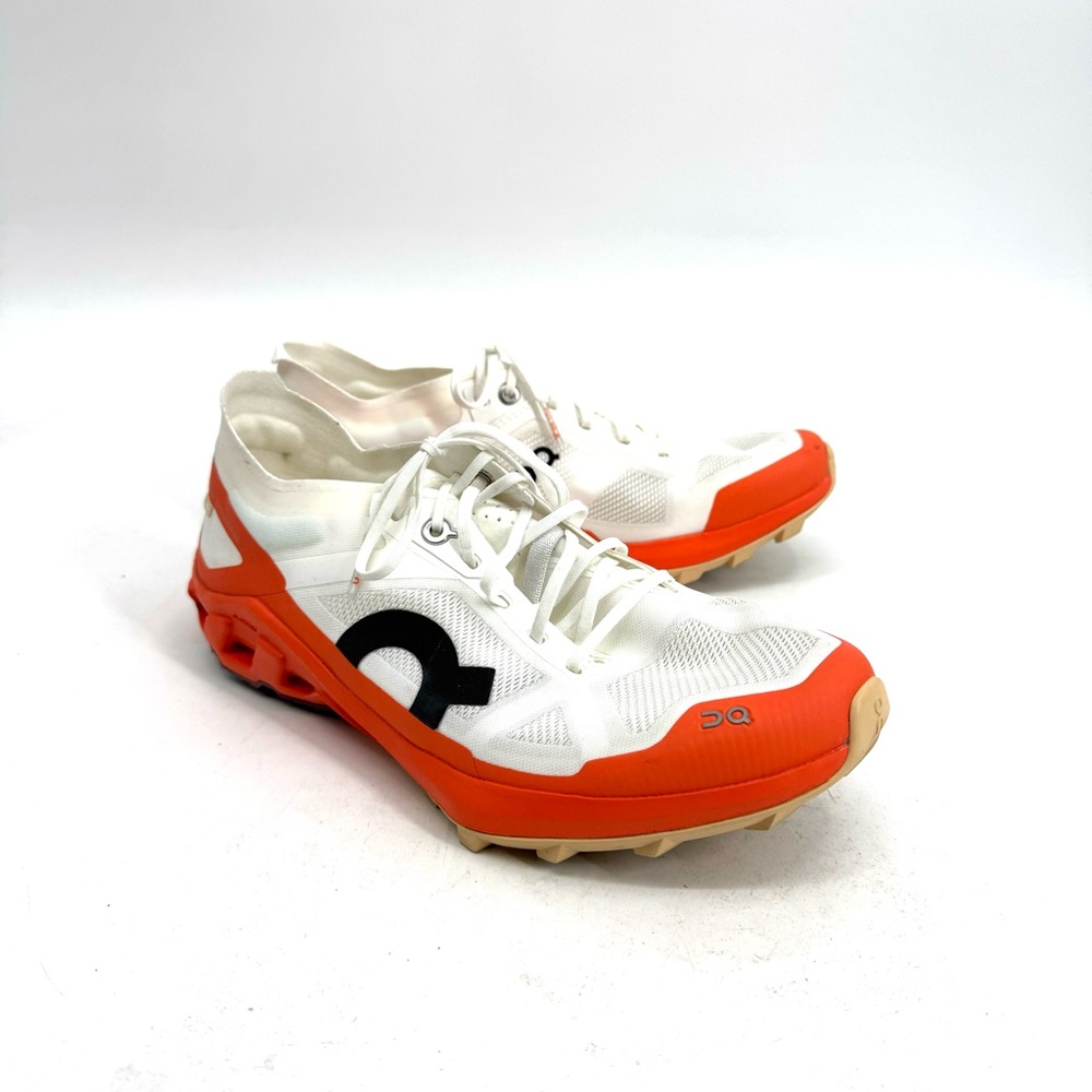 ON Running Cloudventure Peak 3 in Hndyed Flame Sneaker